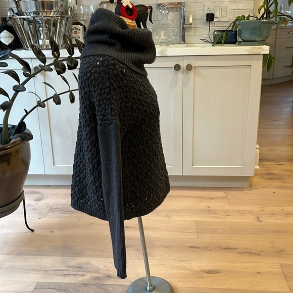 VGUC Alice + Olivia dark grey 100% wool patterned long sleeve cowl neck sweater - Picture 4 of 9